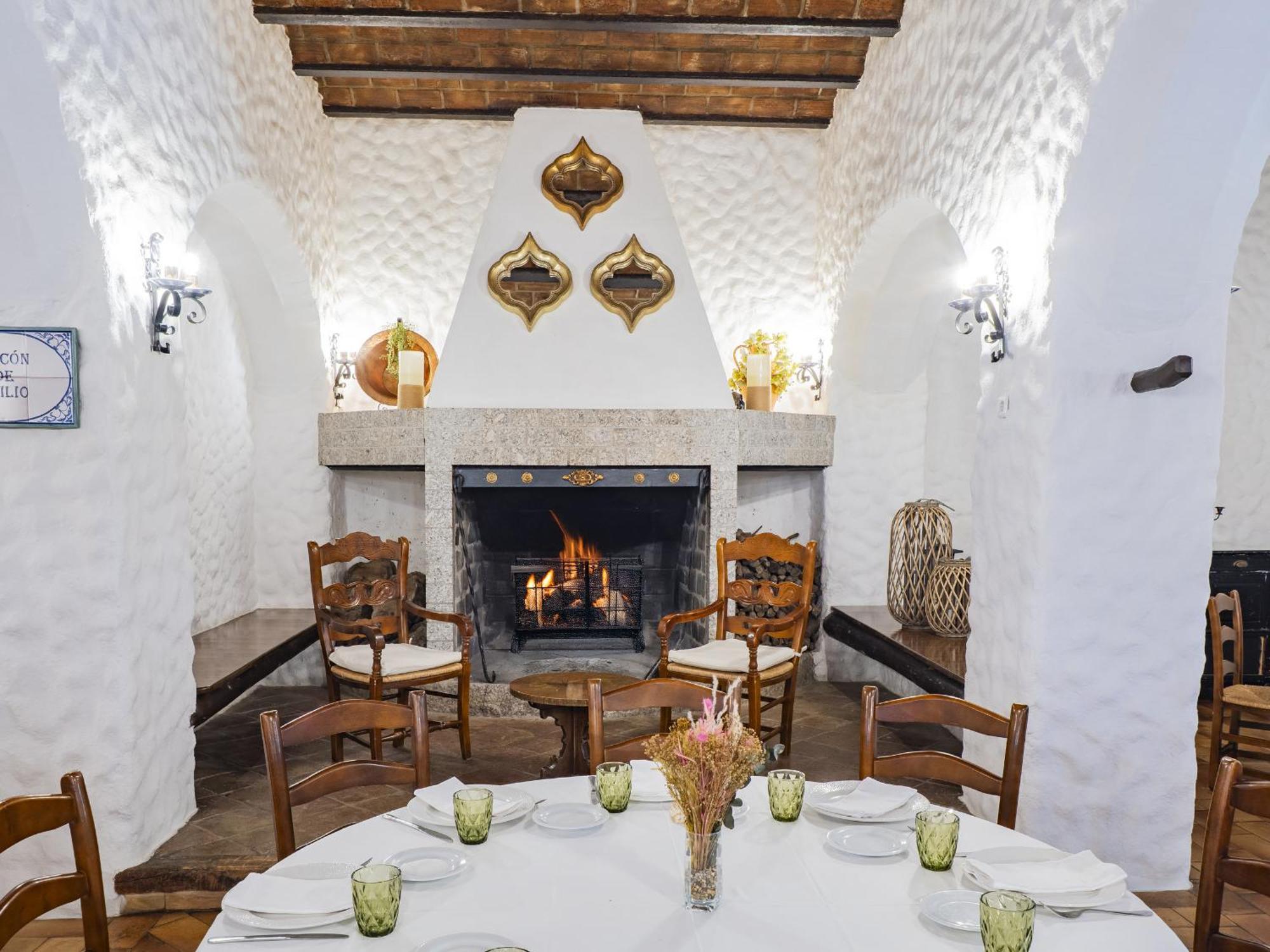 Cubo'S Hotel Cortijo San Antonio Casarabonela Bagian luar foto