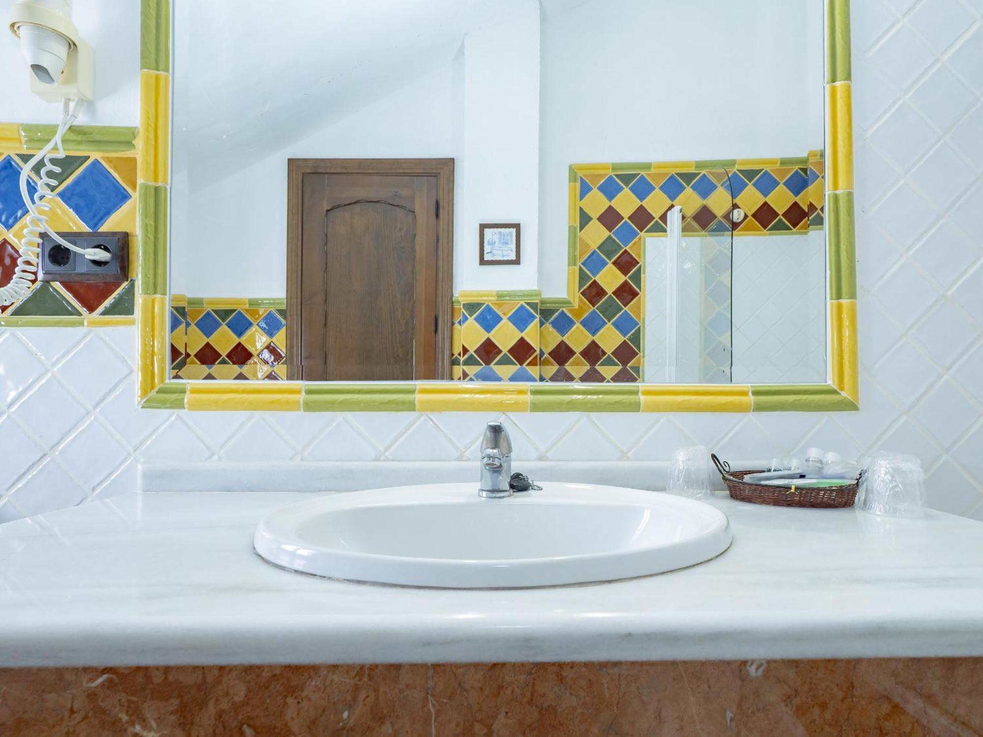 Cubo'S Hotel Cortijo San Antonio Casarabonela Bagian luar foto